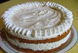 feher_habos_torta.jpeg